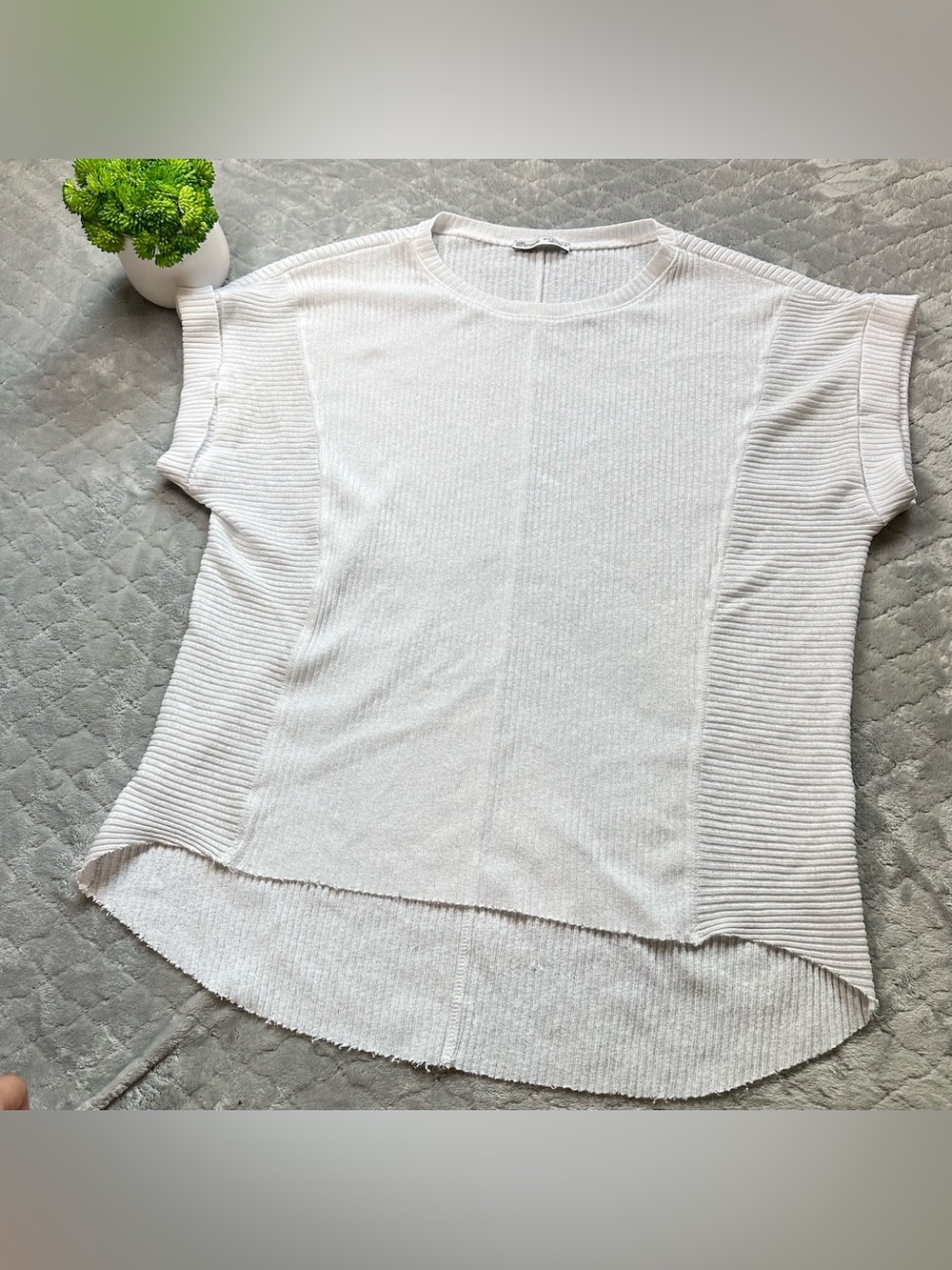 🤍 Minimalist Quiet Luxury Ribbed White Knit Top Zara Basic Size S